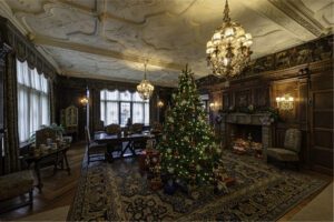 Stan Hywet decorated for Christmas